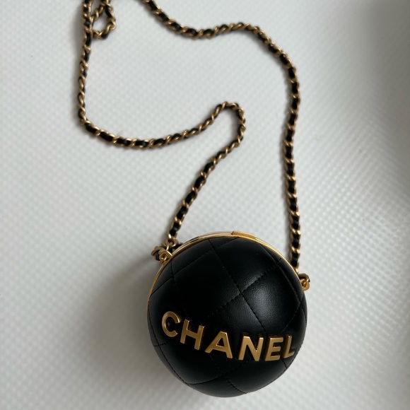 CHANEL COLLECTIBLE BAG LIMITED EDITION 2022 - Picture 4 of 9